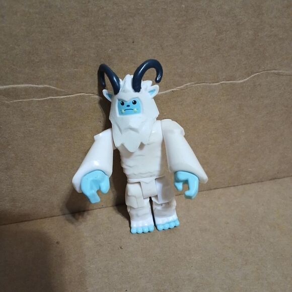 Yeti Roblox Series 4 Figure Blind Bag Action Figure Only White Blue Snow - Picture 1 of 2